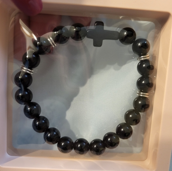 NIB 8mm Bohemian Stretch Cross Bracelet Black - Picture 2 of 3